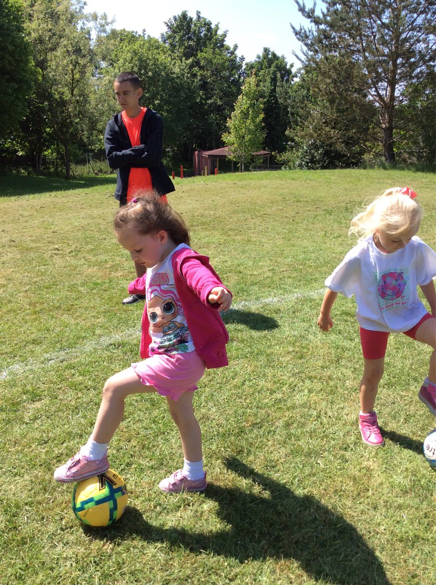 APS_ELCC's tweet photo. For Health Week, we had lots of fun developing our football skills outdoors with Active Schools. #HealthWeek #Football @RenEdHWB https://t.co/n6039UQVII