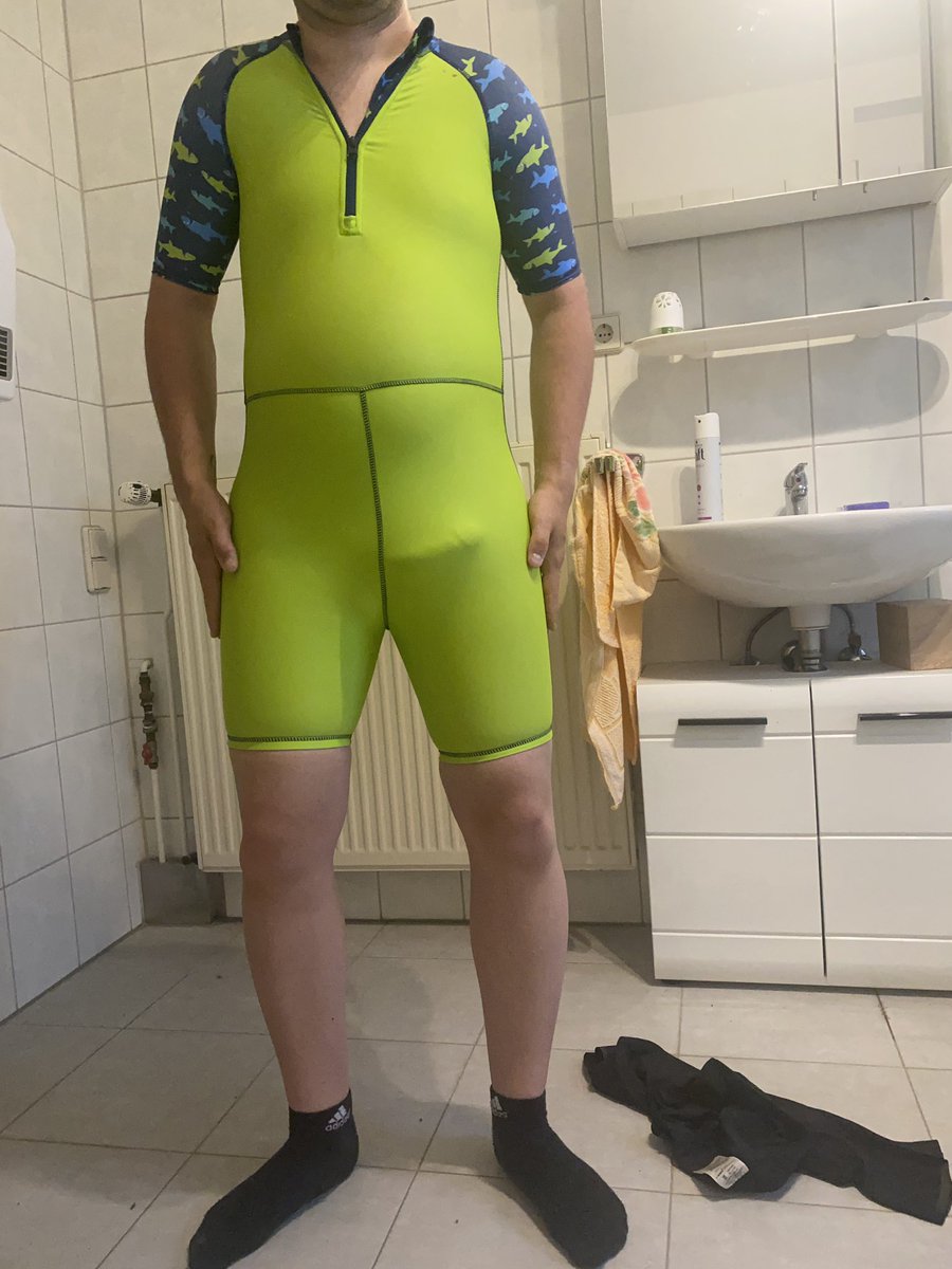 LycraBoy95's tweet photo. New suit #legging #guysinlycra #bulge #lycra #spandex #lycraguy #lycramen #spandexmen #lycrafetish #lycralovers #skintight #spandexlovers #manbulge #hugecock
#Leggings #cycling #lycrashorts #spandexshorts #cockbulge #massivecock #gay #gaylycra #gayspandex #gaybulge https://t.co/c4CkcSH5ha