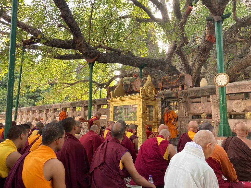 Root_Institute's tweet photo. Today International Buddhist Council organised a prayer meet under the Bodhi tree for the victims of Odisha train accident. 

Root Institute was represented by director Sally Dudgeon and centre manager Rajesh Sehrawat. 

#OdishaTrainAccident #Odisha #Buddhism https://t.co/ylQQ7qnLPv