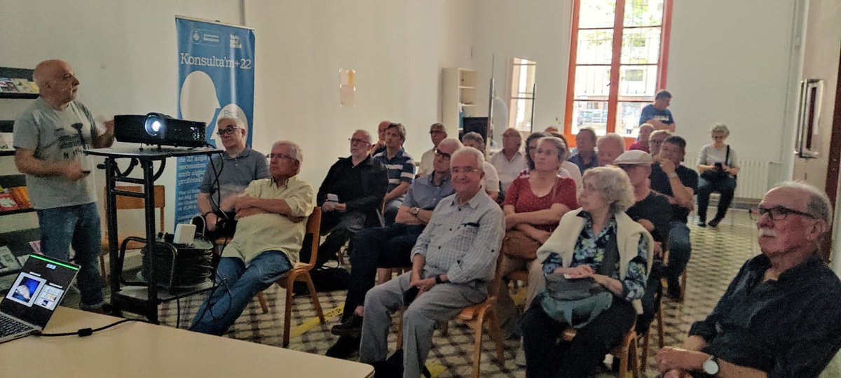 afosants's tweet photo. Ahir xerrada fotogràfica de @davidairob “L'encant de fotografiar allò proper”
/ Ayer charla fotográfica de @davidairob “El encanto de fotografiar aquello cercano”
#fotografia #fotografía #fotoviajes #fotografiaviajes #fotografiaviarges #afosants #fotobarcelona #sants #fotobcn https://t.co/Sf22V8jYy8