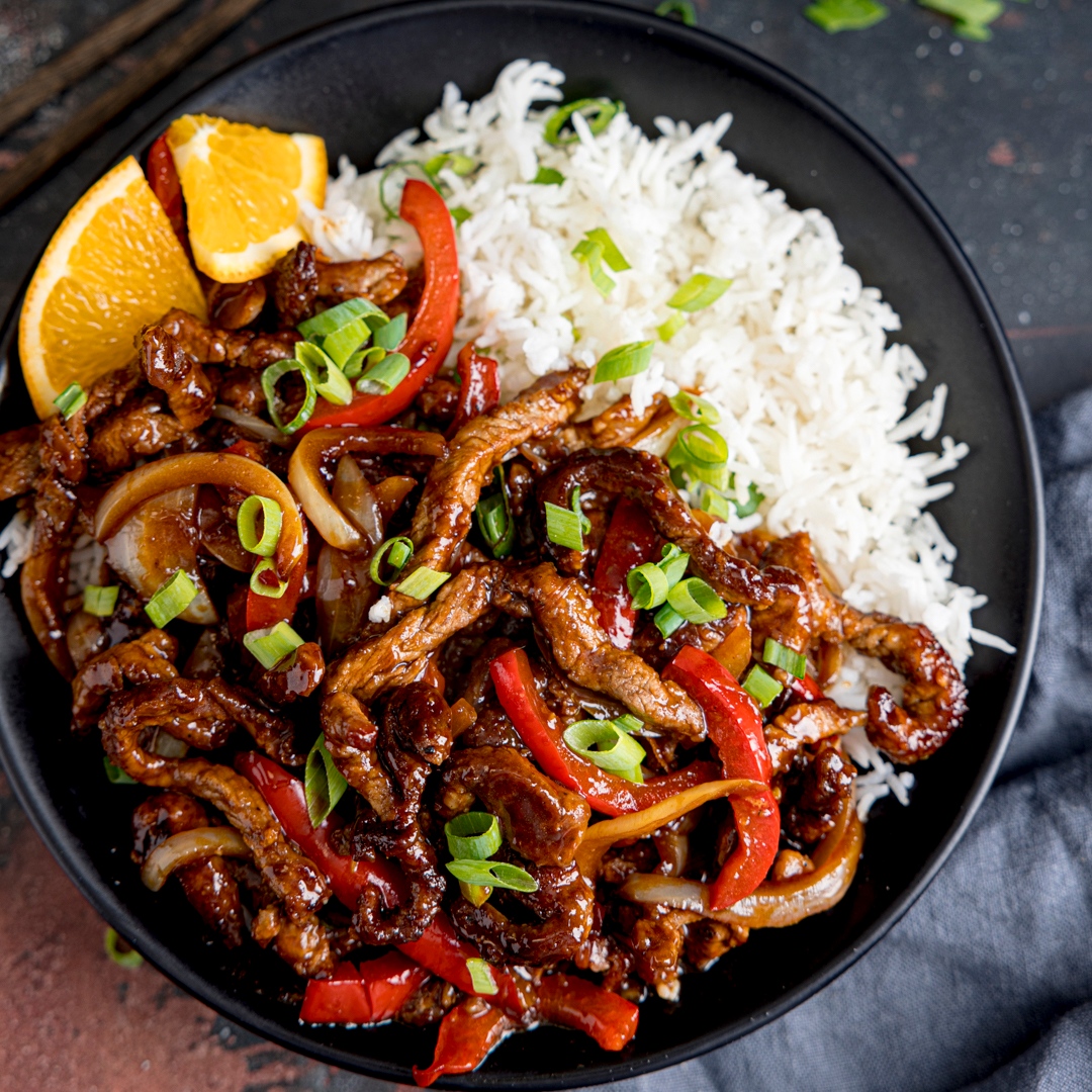 This crispy orange beef is tangy, sweet and utterly delicious. An easy Friday-night fakeaway - ready in 25 minutes!

⁠kitchensanctuary.com/crispy-orange-…
#kitchensanctuary #foodie #recipe #stirfry