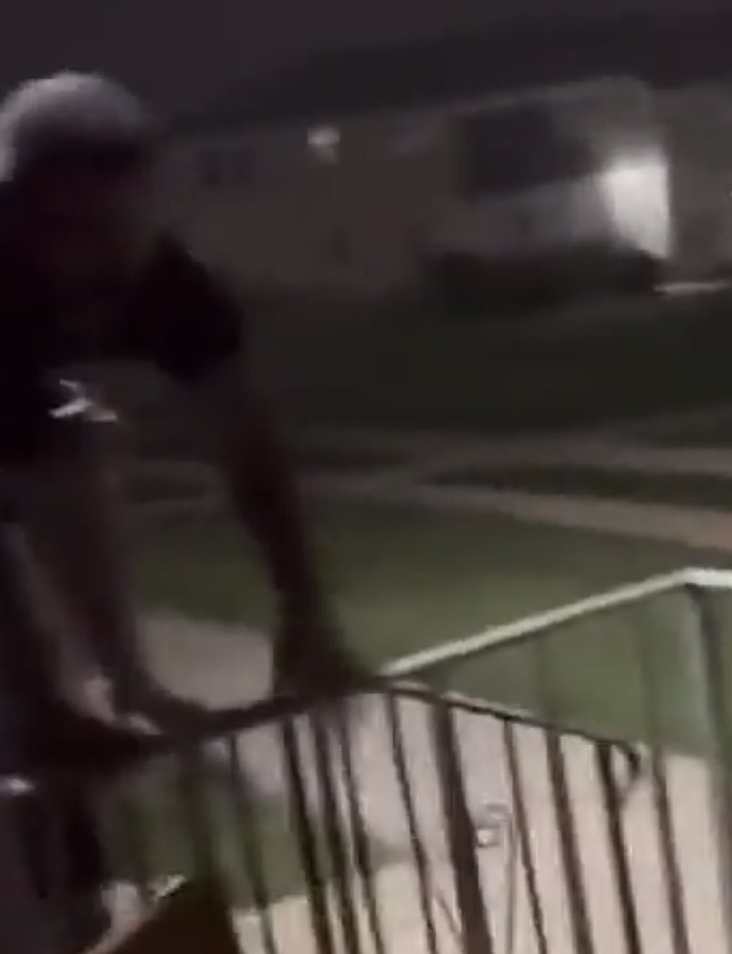 Lei1666's tweet photo. @Restart86190758 @crazyclipsonly Why’d he go full parkour!? You NEVER go full parkour! https://t.co/WP6PyQwnZ8