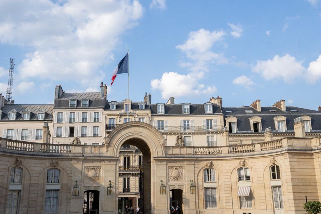 Heureux d’avoir pu accompagner le Président du CIO Thomas Bach lors de sa rencontre avec le Président de la République française <a href="/EmmanuelMacron/">Emmanuel Macron</a>, en compagnie de <a href="/AOC1978/">Amélie Oudéa-Castéra</a>, <a href="/GuyDrut/">Guy DRUT</a>, <a href="/martinfkde/">Martin Fourcade</a>, et Jean-Christophe Rolland.

Les Jeux Olympiques de Paris 2024 seront une réussite