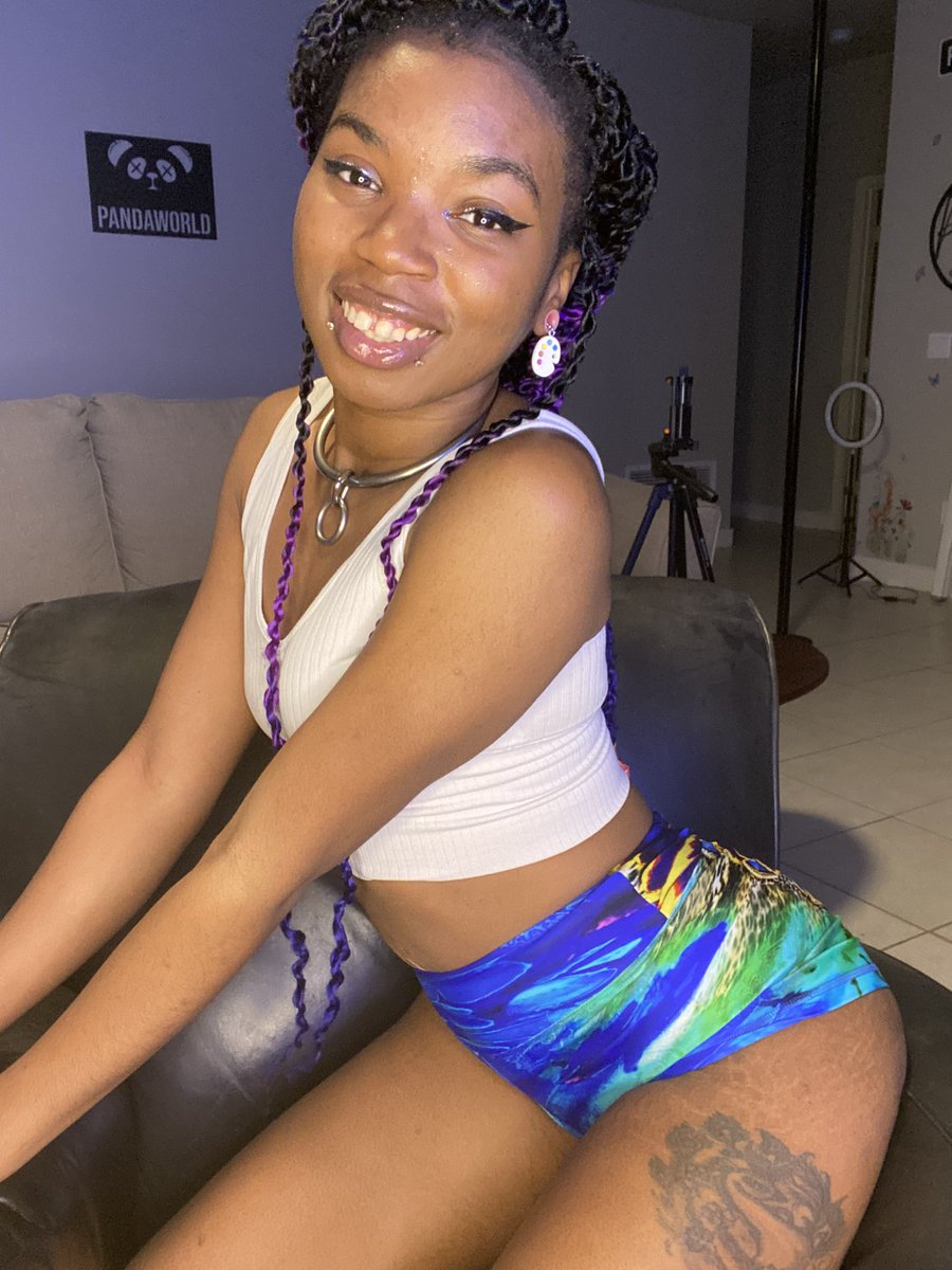 PandaHouse420's tweet photo. Are you ready for bed? 🥰🌙 https://t.co/XKrG0XXaA6