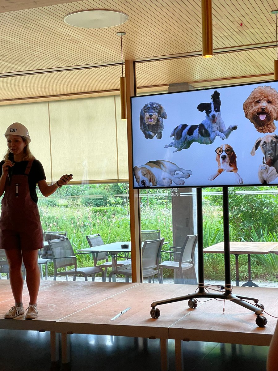 I won the first Science Slam at #EIE2023 yesterday!! 🏆🐶 Still thrilled about it! Thanks to @LeahBuehrmann @Bianca_Albers @NadinaPeters @EIE_Event