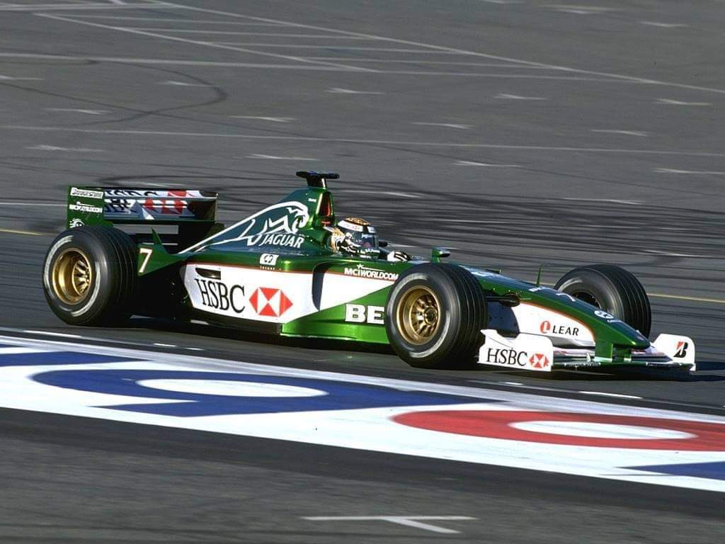 Goodmorning everyone 🙋‍♂️🏁

Irvine in his Jaguar R1 at Albert Park. #F1 #RetroF1