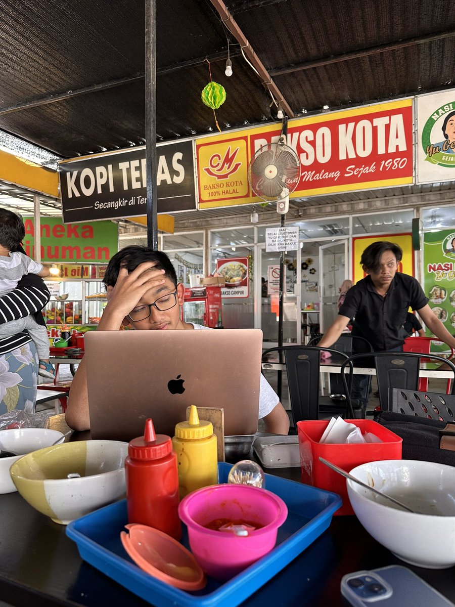 ainunnajib's tweet image. Dzuizz #CodingEverywhere edisi Rest Area di antara Nganjuk-Madiun.

masya Allah 🤲