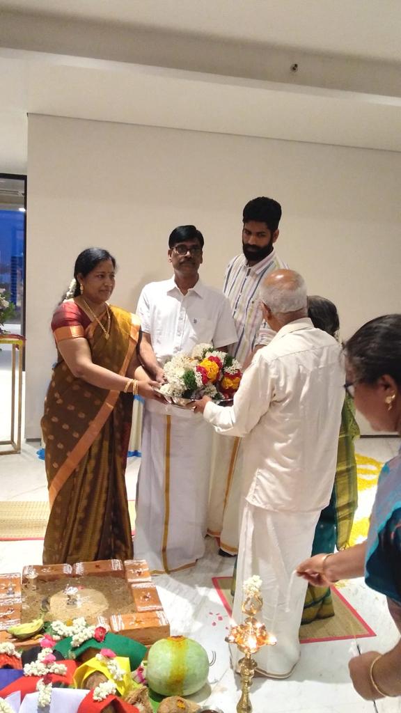 PRSundar64's tweet photo. No pre market report today due to Ganapathy Homam in my new apartment. https://t.co/3ggJrDxy7a