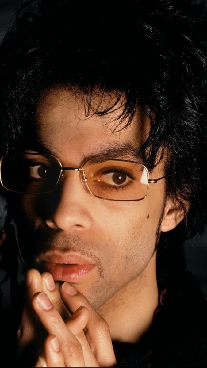 Prince pic daily since 21.04.16 until justice is served 📷 
#justice4cuz 🕊
#Peace2Prince    #Love4OneAnother 💜☔☝#NoAccident 
#TRUTHMatters 🕊 #BreakTheSilence 🔇