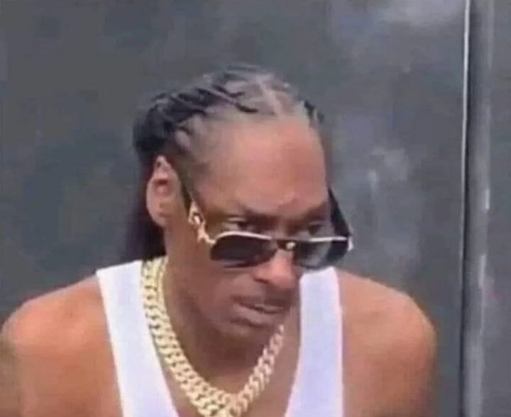 yo viendo como mi encendedor bic nuevo es guardado en otro bolsillo