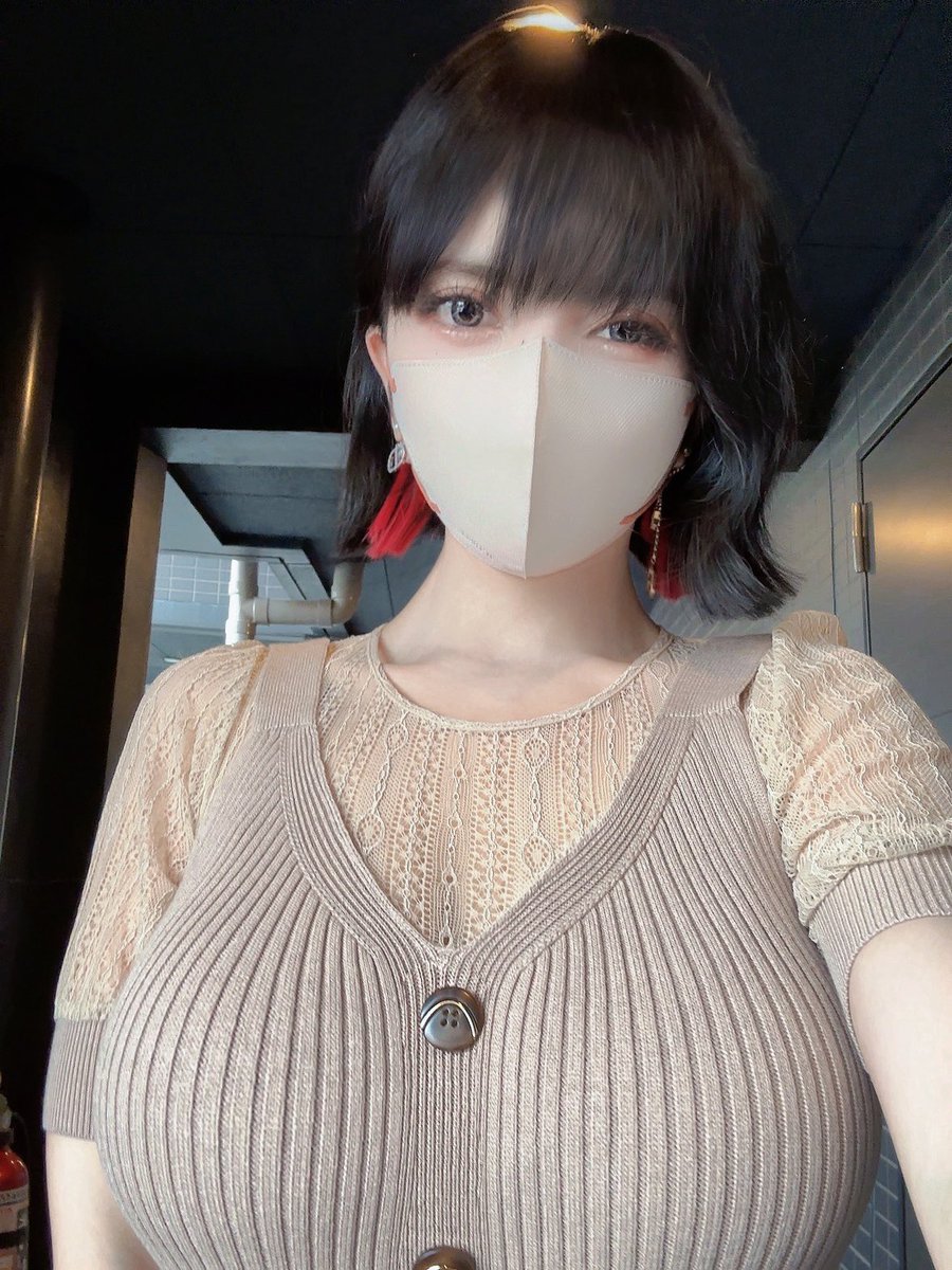 头发戳到眼睛了 https://t.co/6YR8jBcdzu