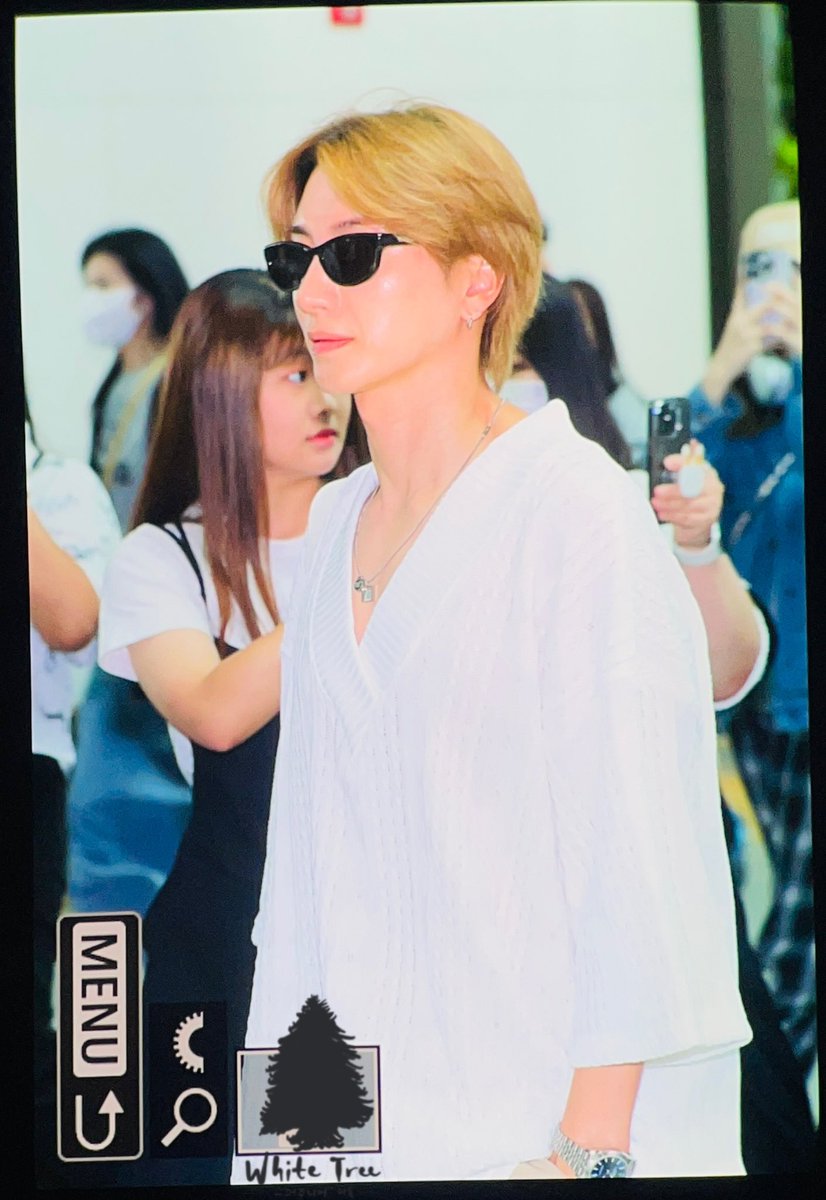 230609 출국
오랜만이에요!!! 너무 보고싶었어요! 🥺 

#이특 #LEETEUK #イトゥク #利特 #슈퍼주니어 #SUPERJUNIOR <a href="/special1004/">Lee Teuk</a>