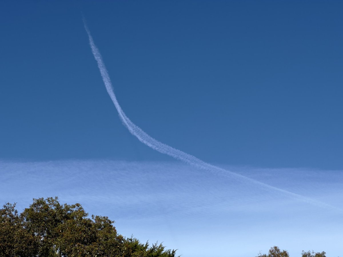 machlooper's tweet photo. @AS332L @Agent131711 This was off the coast of Sydney Australia this morning. Look how they spread it out and pulled up while still spraying 😮 #CTCTAW https://t.co/TOWzCQDyBJ