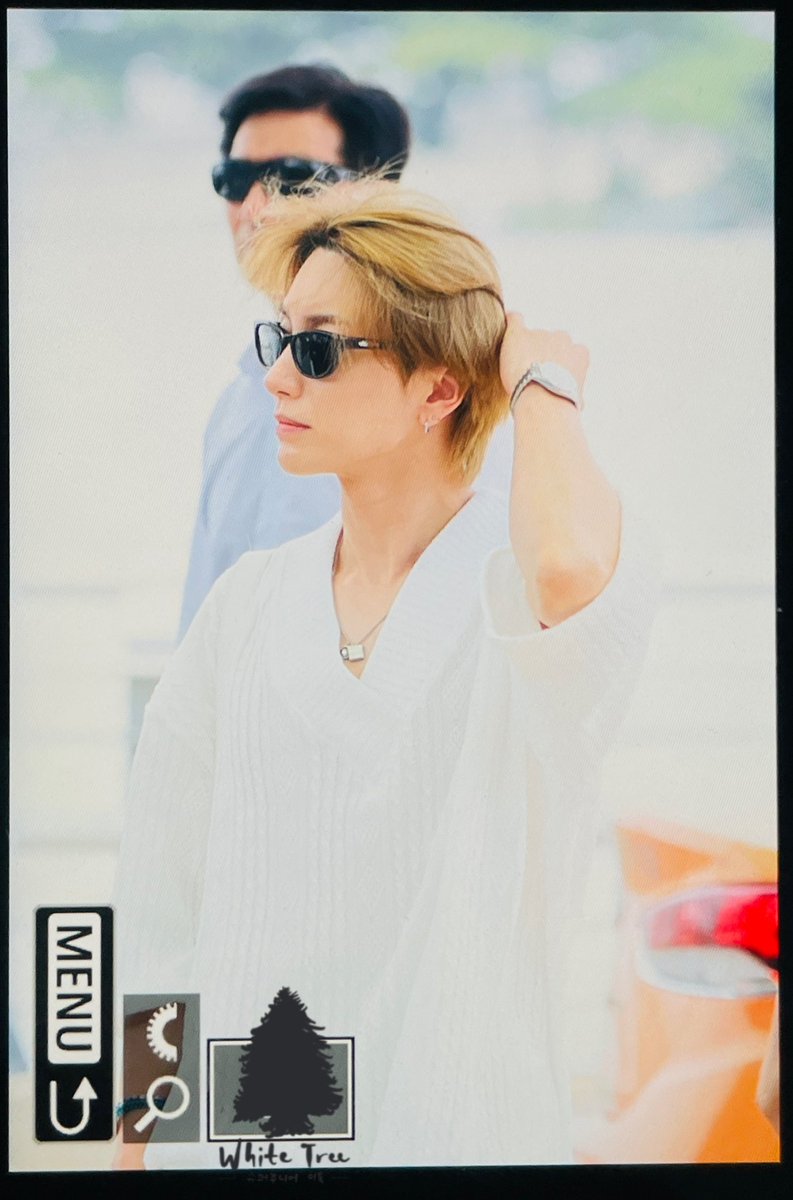 whitetree701's tweet photo. 230609 출국
잡지모델 맞나요..? 😳

#이특 #LEETEUK #イトゥク #利特 #슈퍼주니어 #SUPERJUNIOR @special1004 https://t.co/t2viRznUXu