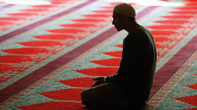 solcugazete's tweet image. Karar yazarı Mehmet Ocaktan: 

"Müslümanların büyük çoğunluğu yöneticilerinin alnı secdeliyse, yolsuzluğu, yalanı, iftirayı görmezden gelebiliyor."