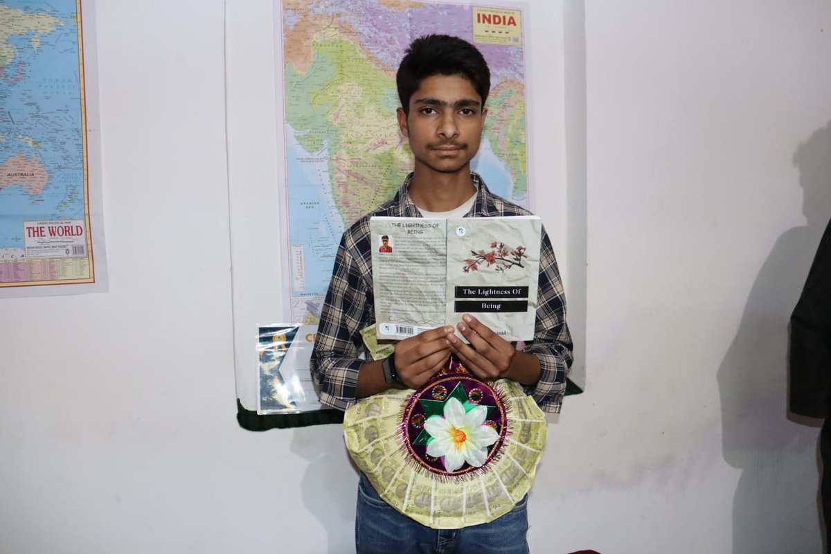 #Kulgam #teenager composes #poetrybook in 10 #days

Reports @YounusRashid97

#bharatnirman #ProgressingJK #NashaMuktJK #VeeronKiBhoomi #BadltaJK #Agniveer #agnipathscheme #agnipath #Ukraine