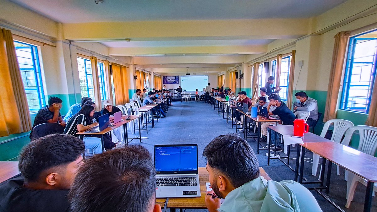 SanzayBhandari's tweet image. Happening Now!
#CodingCompetition at 9th GCES IT Expo sponsored by @NipunaSewa .
In Pic: @achyutmessi delivering best wishes to the participants.
Total Teams: 15.
#9thGCESitExpo