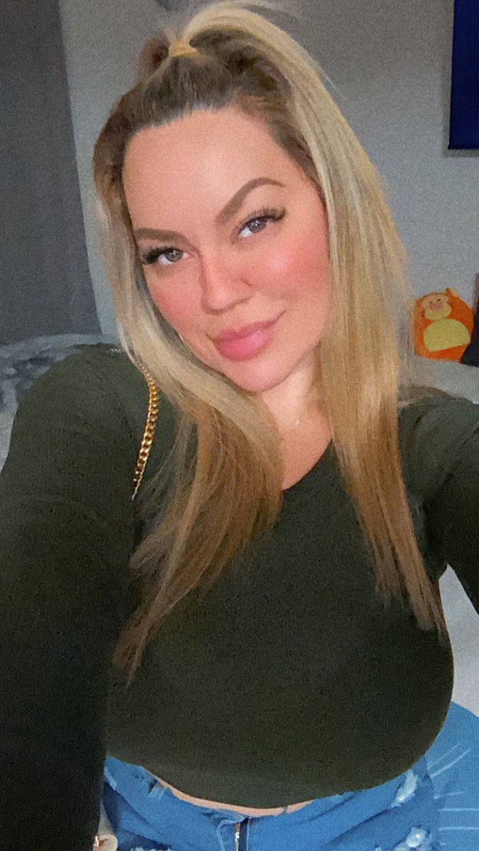 Marcela Latinbabe on Twitter: "Keep me company before bed time? 🥹 Chat