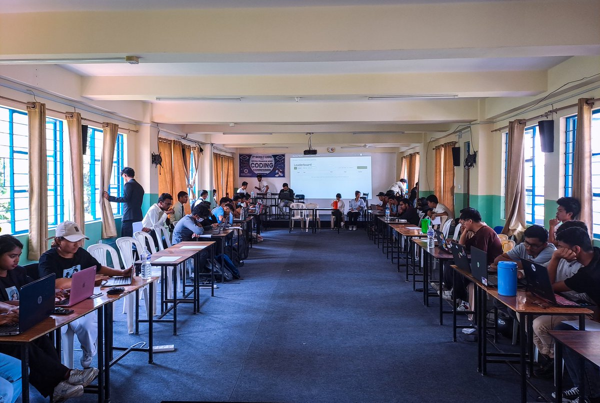 SanzayBhandari's tweet image. Happening Now!
#CodingCompetition at 9th GCES IT Expo sponsored by @NipunaSewa .
In Pic: @achyutmessi delivering best wishes to the participants.
Total Teams: 15.
#9thGCESitExpo