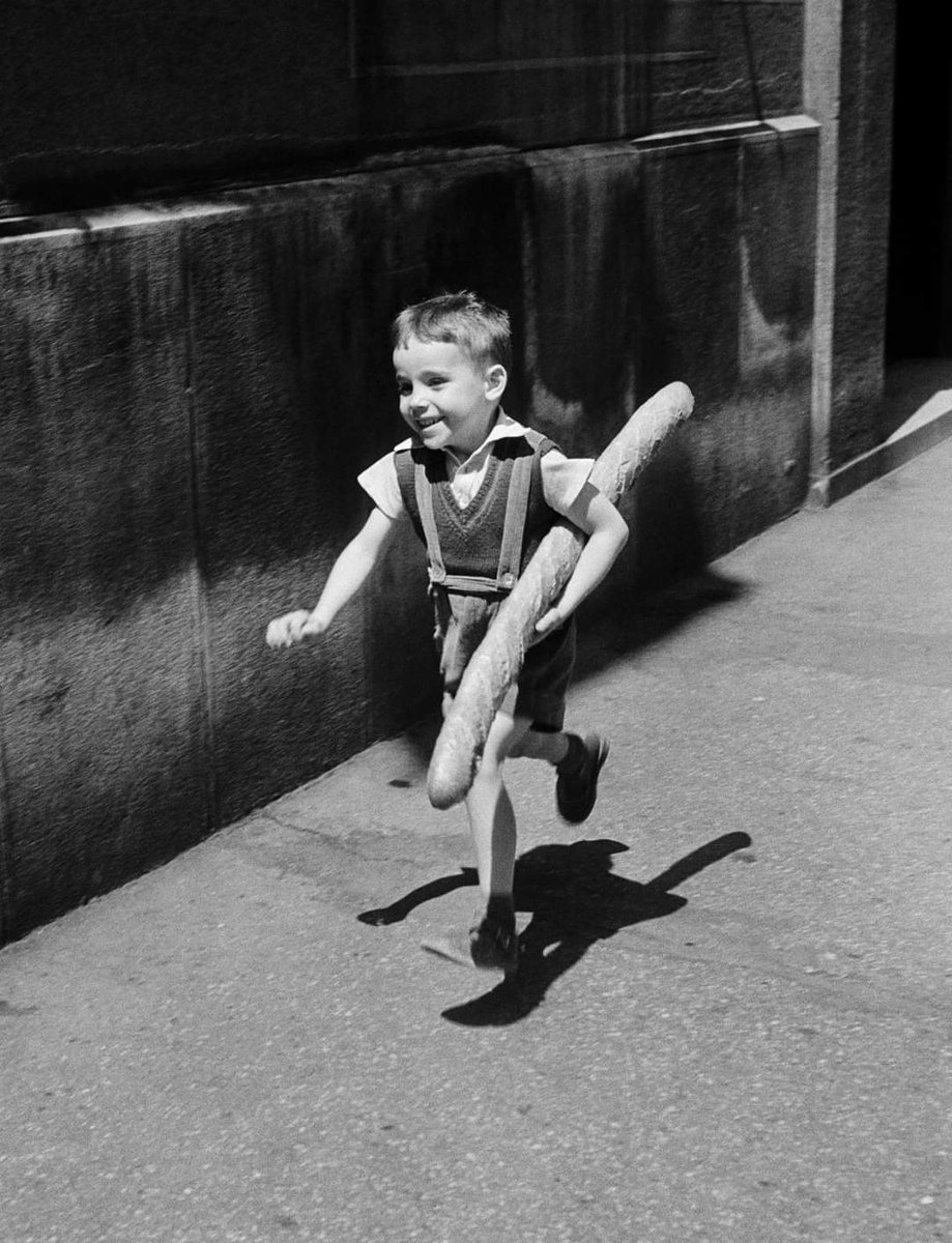 Willy Ronis. 
Le petit Parisien 
1952. Paris France