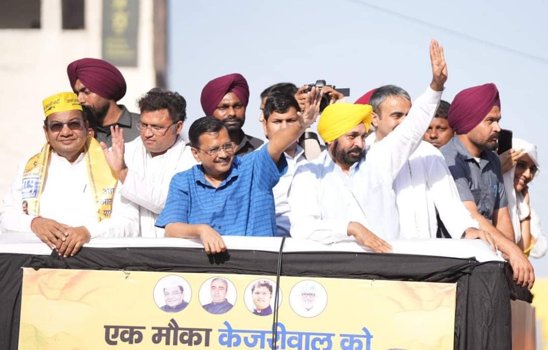 manjuguptaa's tweet photo. जींद की @ArvindKejriwal @anuragdhanda @SandeepPathak04 की विशाल रैली को देखकर अन्य पार्टियों के हुए  हौंसले पस्त। @ipathak25 @DrSushilKrGupta @AAPHaryana @SanjayAzadSln @AapKaGopalRai @DrRajnishjain1 https://t.co/tPmTxtn8vc