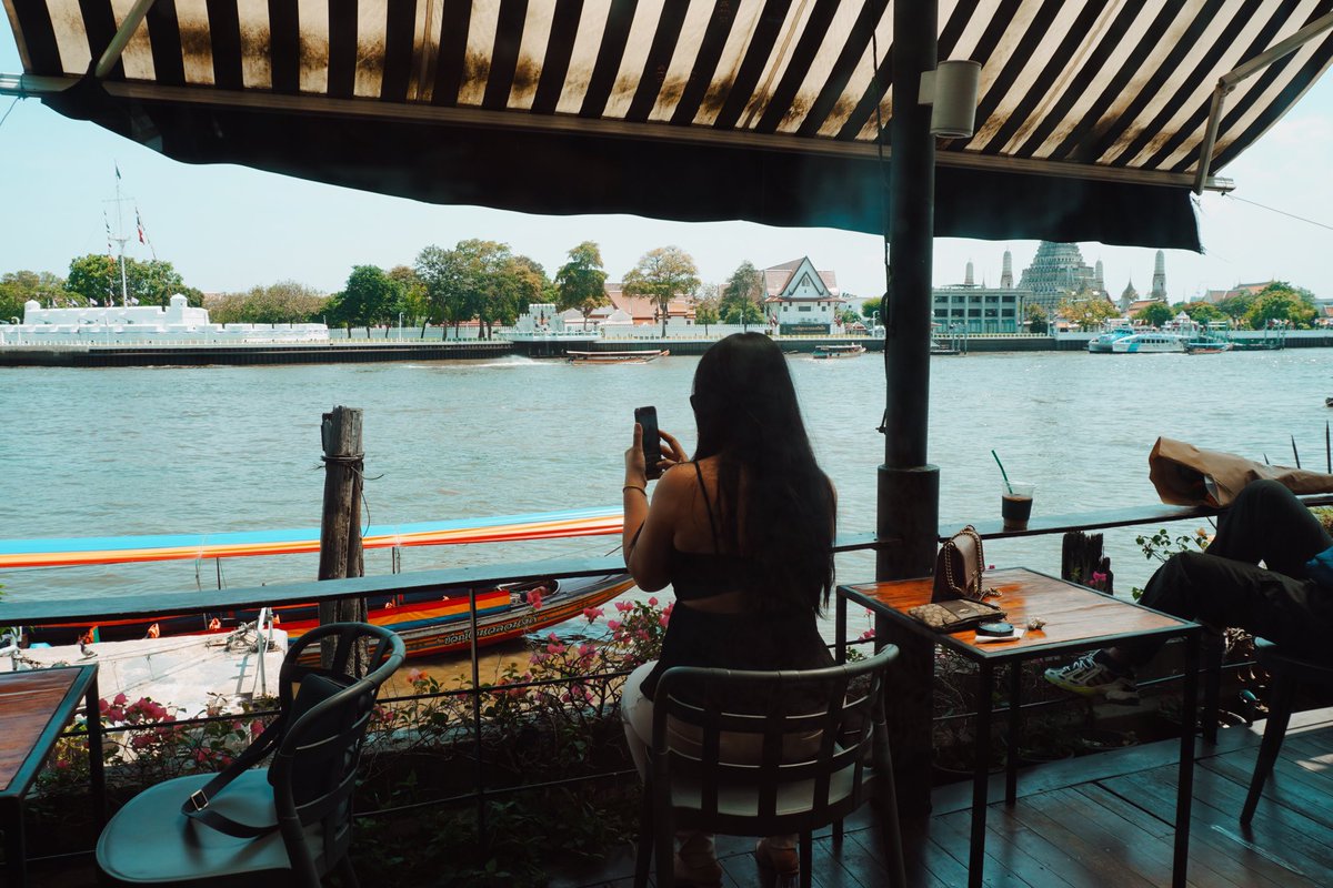 hanirenifilms's tweet photo. Cafe by the river
#bangkok #thailand #vivithecoffeeplace #SonyZVE10 https://t.co/G62ehPbTr9