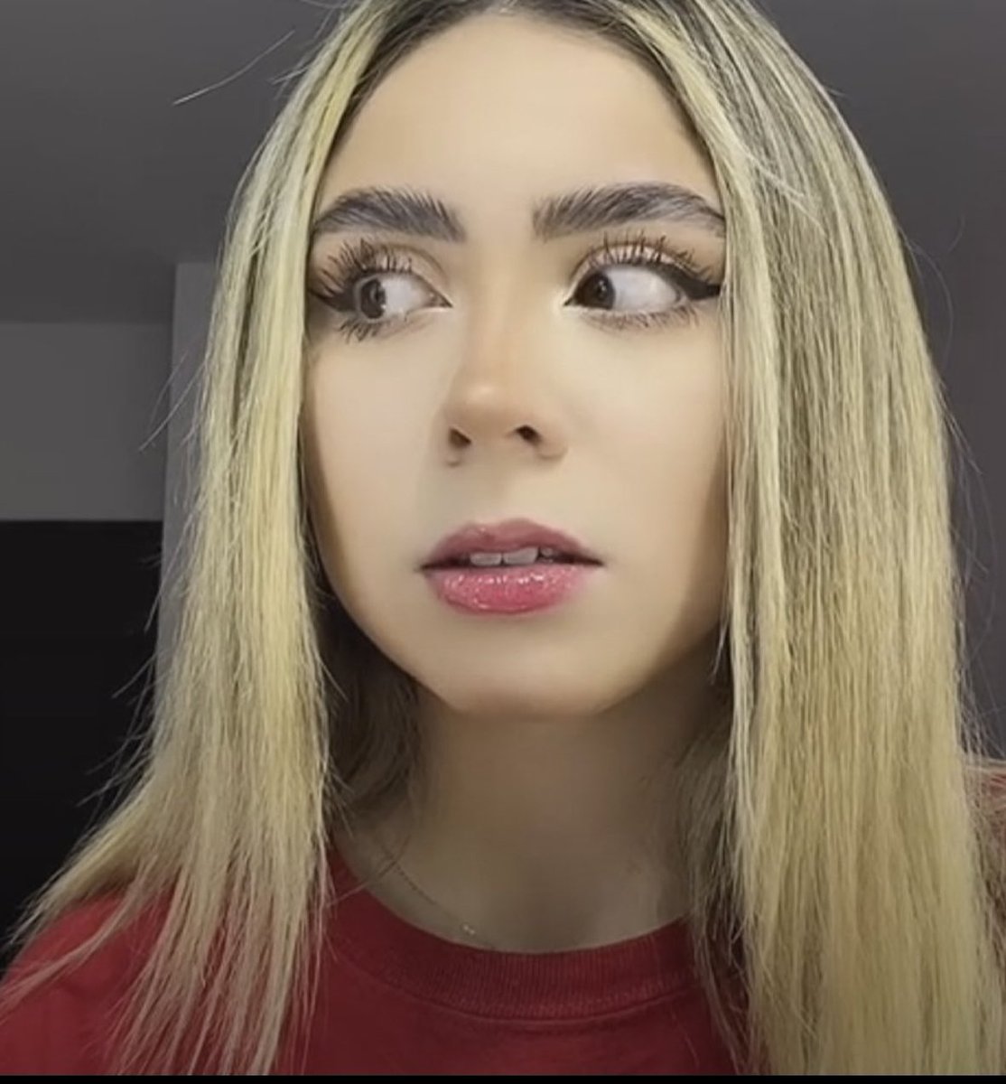 missoginiaa's tweet photo. Antes me dormía tarde por insomnio y me levantaba tarde por el trasnoche, maldita sea ahora me acuesto tarde trabajando y a las 7:00 am toy en pie. 

Y sigo quemando… no le llegoooo ¿que vaina e’? https://t.co/gCg0Vm6rax
