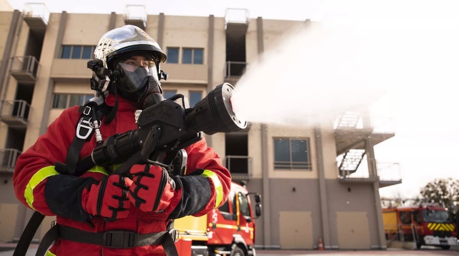 #VendrediLecture 📚

Moins d'eau, de l'air, le système diphasique offre des perspectives inédites qui vont changer totalement la façon d'éteindre les feux, mais pas que ...

allo18.fr/la-revolution-…