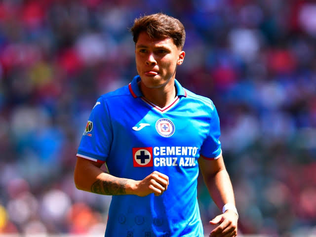 Antes de dormir, me acaban de decir que efectivamente, Cruz Azul quiere al Chicote. Chivas primero pidió una cantidad alta de dinero para recuperar su inversión. Se trabó ahí y el Rebaño puso en la mesa un intercambio por Rodrigo Huescas + un poco más de dinero 💵 ¿cómo ven?