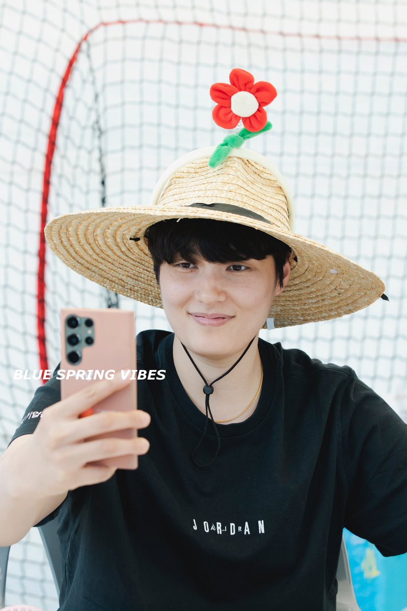 bluespringvibes's tweet photo. 사실 이 머리띠 때문에 화성 전곡항에거 다이빙할 뻔함 당연함 쫀득방방붕붕꽃향기나는엔젤임 머리띠 주신 주접단선생님 정말 감사합니다.. 여름 내내 시원함만 가지시고 복받으세요...  #김희진 #화성뱃놀이축제 230609 https://t.co/hSR7WyQVeL