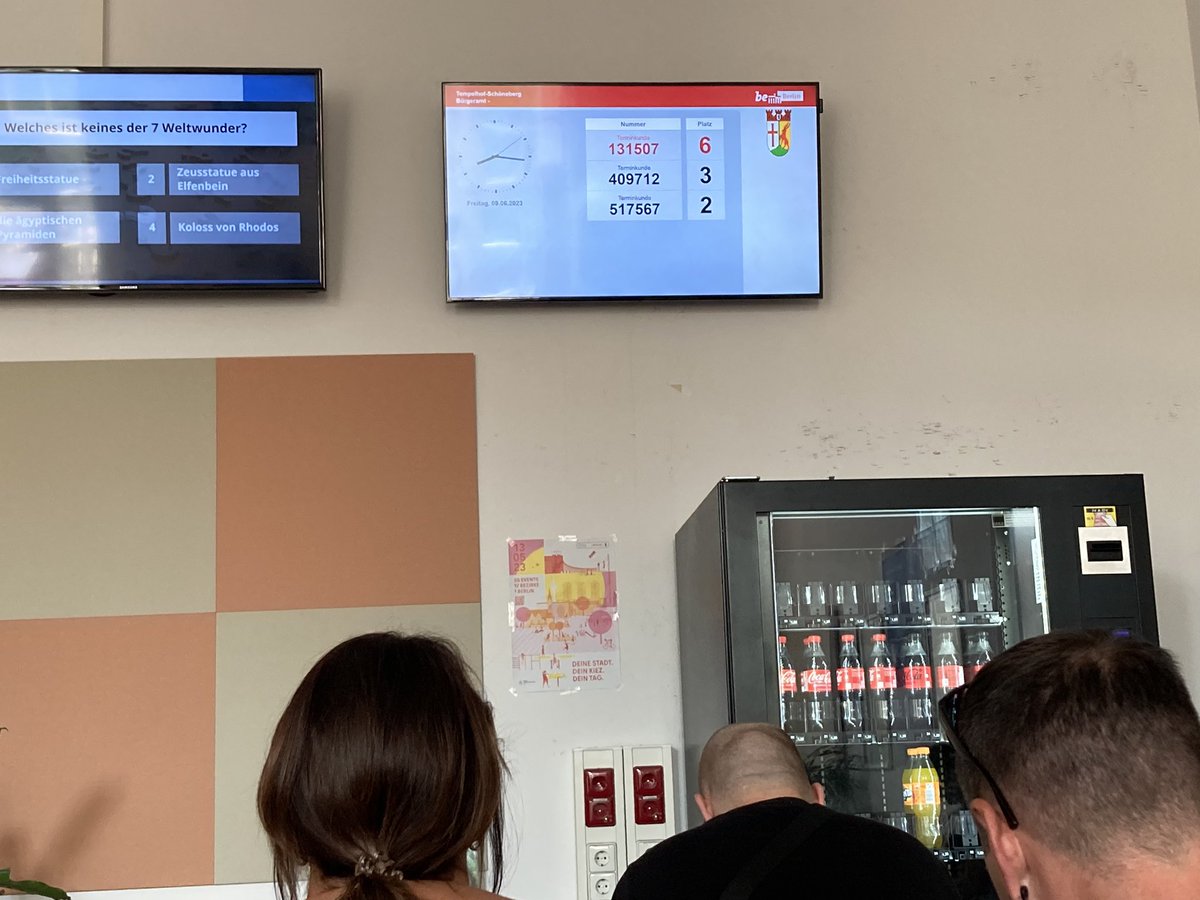 Spontan Bürgeramtstermin zum Führerschein-Umtausch gekriegt. Im Amt um die Ecke. Alle gut gelaunt, es flutscht. Und das auch schon deutlich VOR ⚫️🔴 #BerlinbesseralsseinRuf