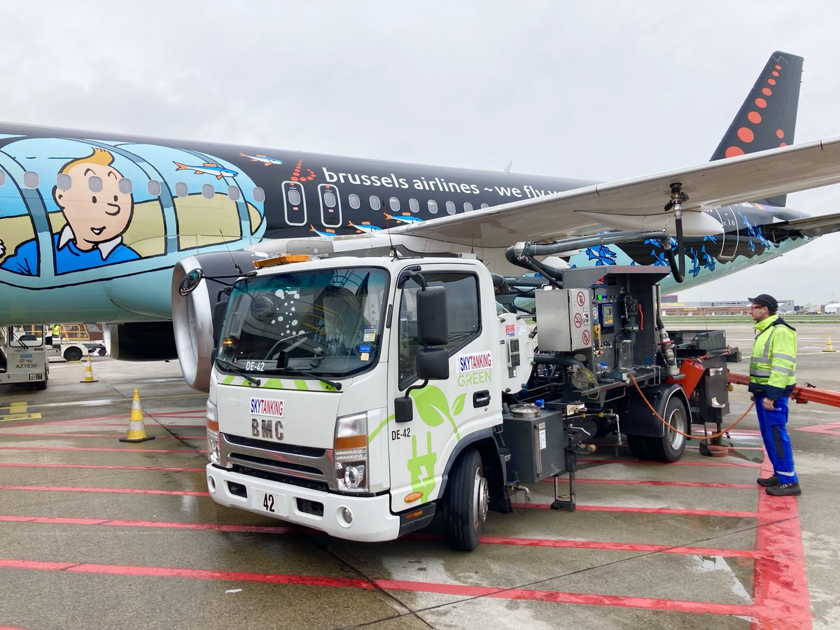 cinea_eu's tweet image. 🔎 #ProjectinFocus #EU #H2020Transport
@Stargate_EU_gd is turning plans into action to #decarbonise ground operations

🔌 After large-scale testing at #BrusselsAirport, @SkytankingGroup has ordered 2⃣ 100% electric hydrant fuel dispensers ready for 2024

🔛brusselsairport.be/en/pressroom/n…