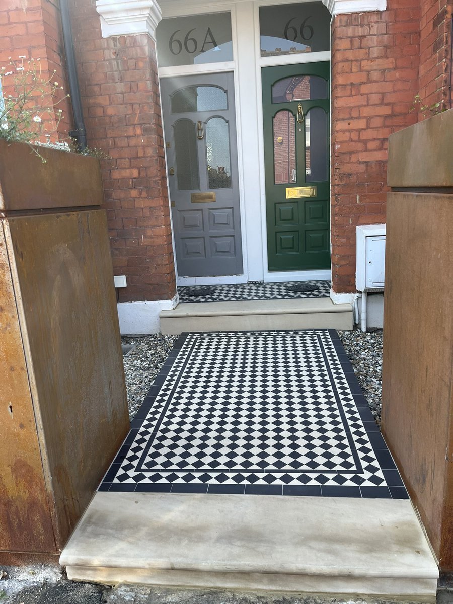 Front garden in Brockley London <a href="/londonmosaic/">London Mosaic</a>  and <a href="/_LONDONSTONE/">London Stone</a>