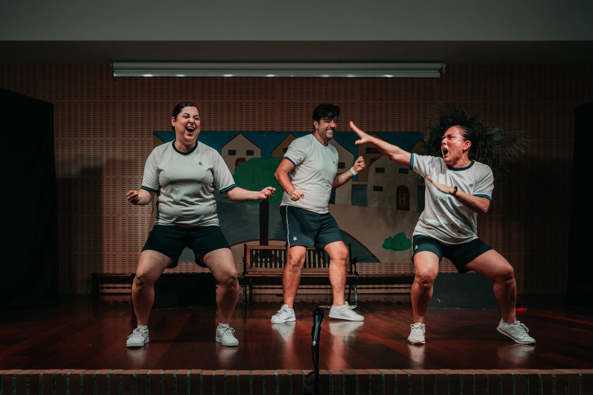 Este martes, en las #XXIXJornadasdeTeatro, el grupo de profesores nos hizo disfrutar con "Un pequeño cuento de amor" de <a href="/AlbatrosTeatro/">Teatro Albatros</a>, llevándonos a recordar nuestros amores escolares #enCompañíaVigo <a href="/cmariaeducacion/">cmariaeducacion</a> Fotos: Diego de Coo Diz