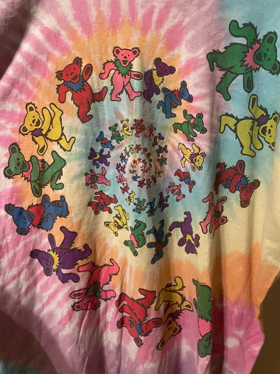 pearcuhset's tweet photo. Had a good feeling about pulling up to this vintage flea market 
And I was not disappointed 
After a year of hunting I finally found an og Grateful Dead tee from 1995 
As well as a sick tool tee with one of the craziest graphics I’ve ever seen on a tee https://t.co/WNX8IG3j4t