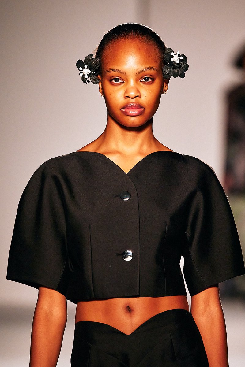 FASHION FRIDAY.  Some shots from a recent Fashion in Motion show at the <a href="/V_and_A/">V&A</a>. The most exquisite pieces from South Korean designer Minju Kim.

#londonphotographer #eventphotographer #fashion #fashioninmotion