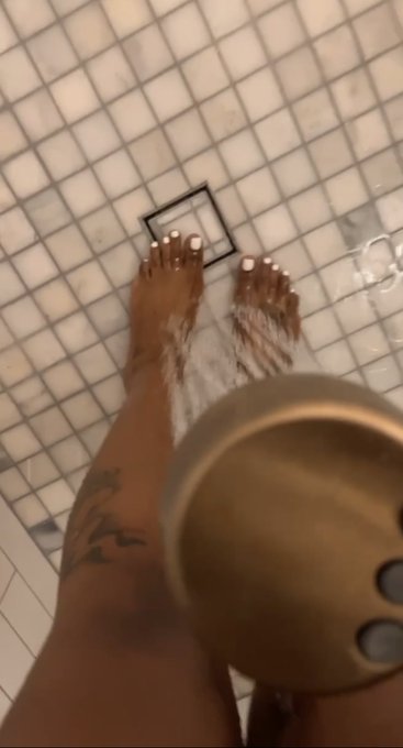 Where are my 👣 lovers! https://t.co/usw6d8xDRa 👣 #feet #feetcontent #feetfethish https://t.co/Dc20zP