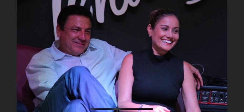 Se me fue mi vida, mi ilusión y mis sueños. A ti, Dios Padre Santo, mi gratitud eterna por haberme bendecido por 22 años con la compañía del ser más maravilloso. CLAUDIA LUCERO LOPEZ RODRÍGUEZ, vivirás eternamente en el Corazón de nuestra hija SARA MARÍA y en el mío. Te amo.