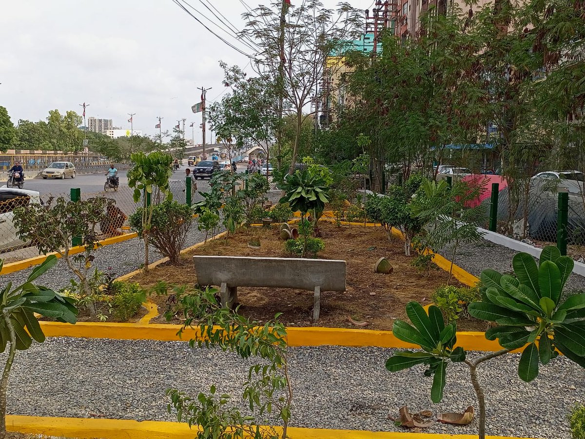 Dmccentralkhi's tweet photo. Beautifcation work is in progress Nazimabad District Central Karachi
#ILOVEPAKISTAN
#Pakistan
#cleanandgreen
#dmccentral
#districtcentral
#Karachi https://t.co/RVG98Aebjg