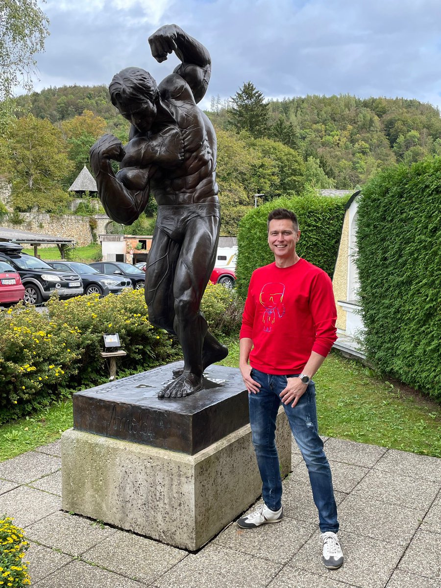 KijWamWUcho's tweet photo. @Schwarzenegger @Schwarzenegger I've been your biggest fan since I was teenager. #TeamArnold not Sylvester 😀 Last year My dream came true and I visited your hometown Thal!I was very excited to be there. my daughter lives in Graz. She has met very good Austrian boy. They get married next year https://t.co/wFjAYwg9Pa