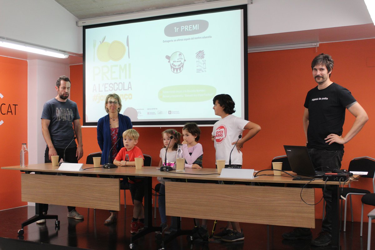 espigoladors's tweet photo. (1/9) En el marc de la Jornada “A l’escola #jonollenço”, reconeixem iniciatives impulsades en l'entorn escolar per lluitar contra el malbaratament alimentari!

Amb el suport de: @residus_cat i @barcelona_cat.

T’ho expliquem! 👇🏽 https://t.co/pgQpw05Q9A