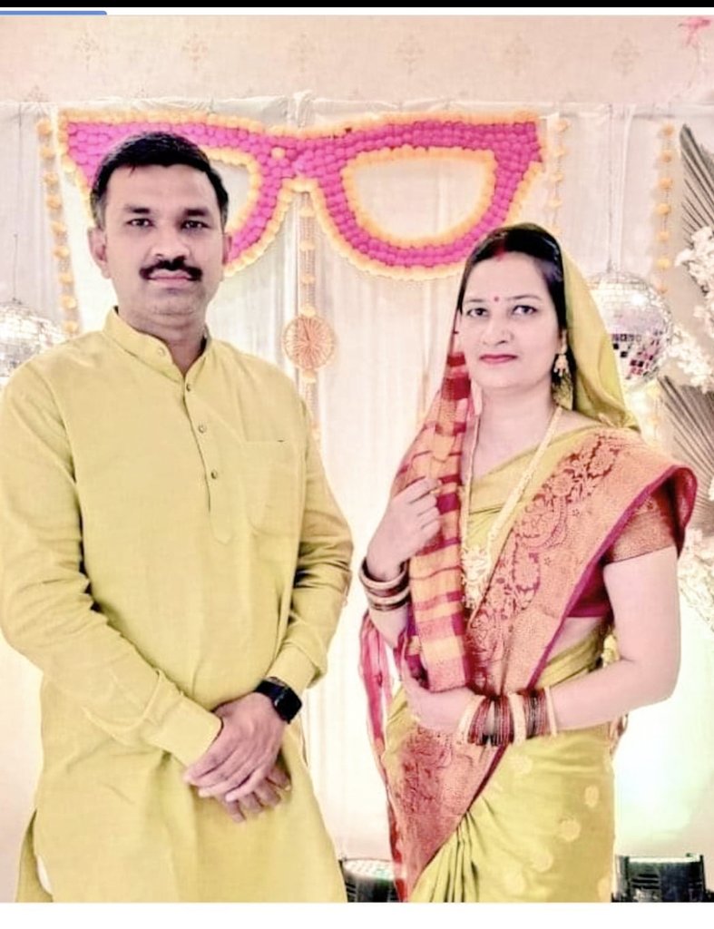 PandeySadar's tweet photo. भईया आशुतोष पांडेय (वाइस प्रेसिडेंट ऑफ बार एसोसिएशन हाई कोर्ट प्रयागराज, उत्तर प्रदेश)एवम भाभी को शादी की सालगिरह की हार्दिक बधाई।भगवान आप दोनो लोगो को हमेशा स्वस्थ रखे। https://t.co/jZrzOorii5