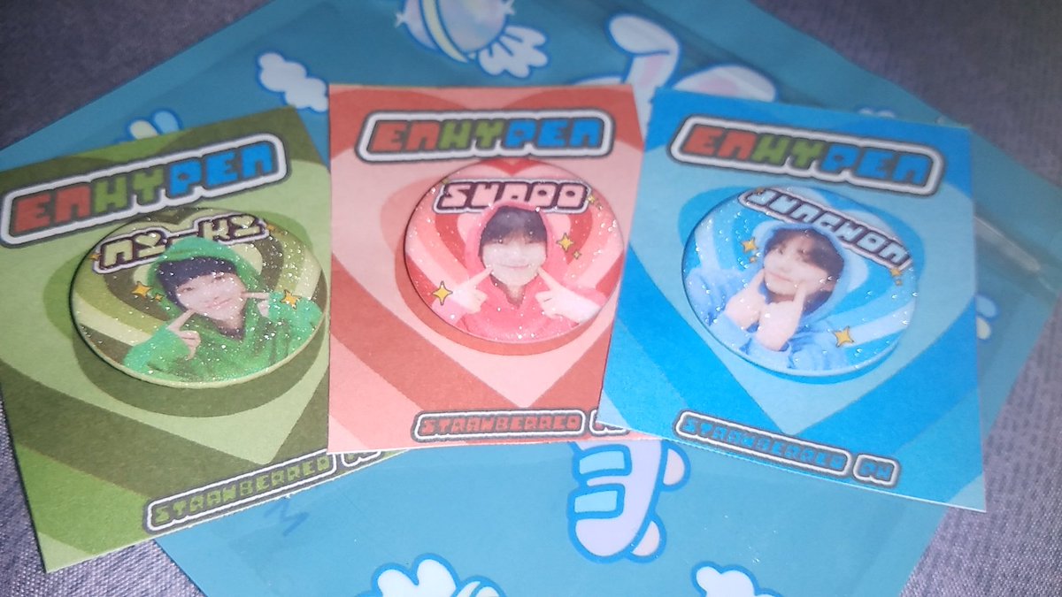 Recieved my glittered button pin from <a href="/strawberreoph/">strawberreo ph</a>. SOPERRRR CUTIEE NG POWERPUFF MAKNAE😍😍