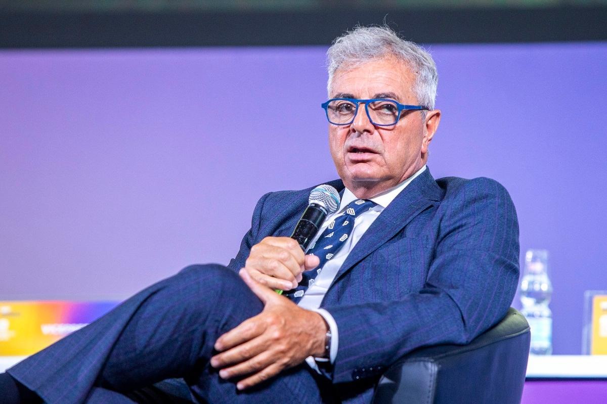 MilanoFinanza (@milanofinanza) on Twitter photo L’inflazione brucia oltre 89 miliardi di euro di risparmi degli italiani, crollano i depositi. Sileoni: le banche alzino i tassi sui conti correnti - MilanoFinanza News milanofinanza.it/news/l-inflazi… L’inflazione brucia oltre 89 miliardi di euro di risparmi degli italiani, crollano i depositi. Sileoni: le banche alzino i tassi sui conti correnti - MilanoFinanza News milanofinanza.it/news/l-inflazi…