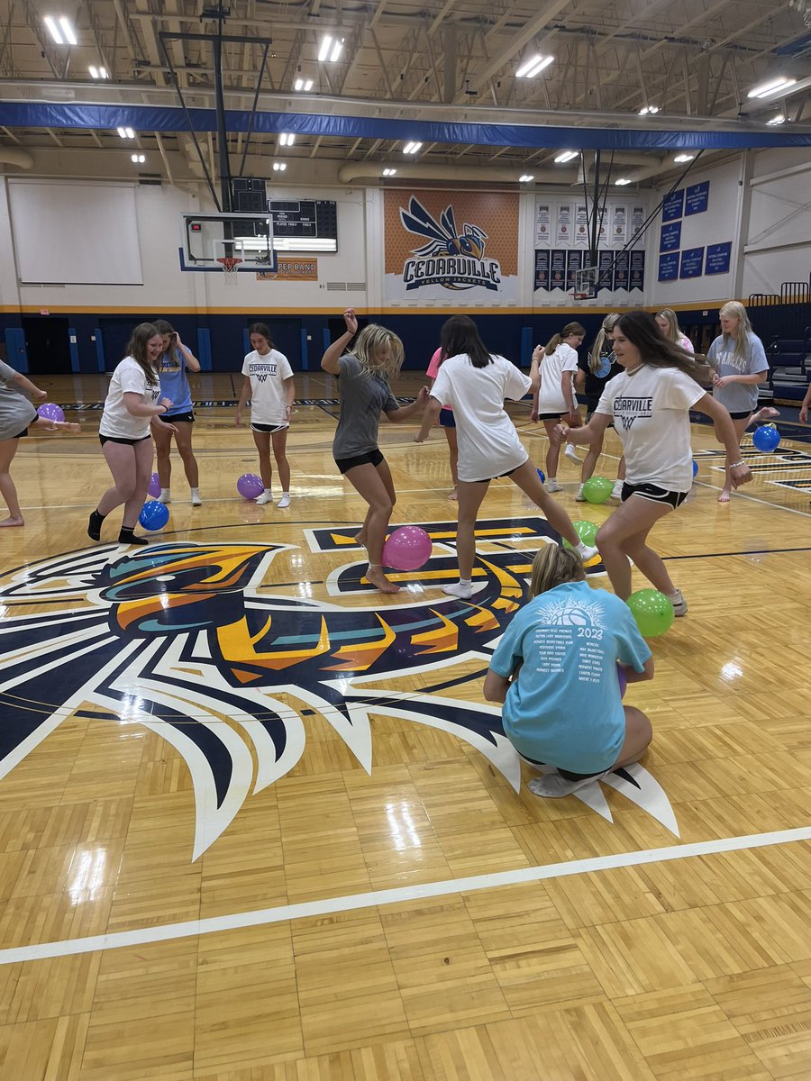 EdgeGirlsBBall's tweet photo. 1st day of team camp!  Some good basketball and some team bonding/competitions…@RylieHoman’s purple team is in the lead after day 1. https://t.co/vKl1kjcx0S
