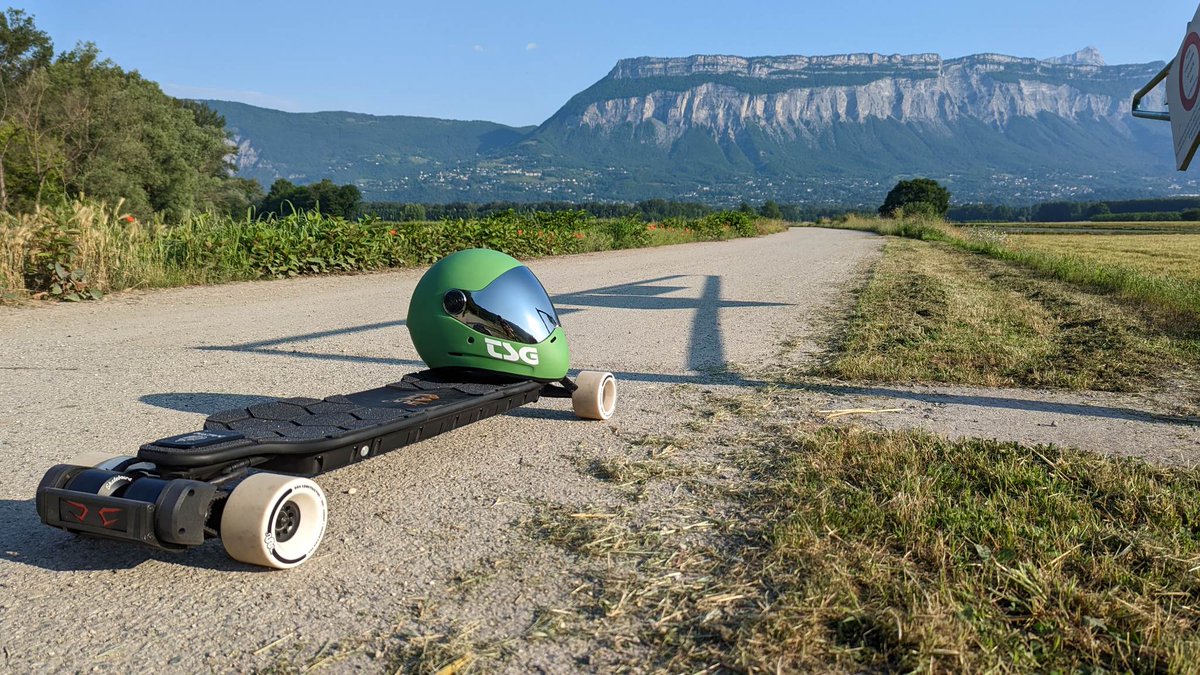 boneeboard's tweet photo. B-ONE Balrog X, this one not bad also 🌞🛹😎
#skateboard #skateboarding #BalrogX #BoneEboard #electricskateboard #esk8 https://t.co/Evn0QOlpUS