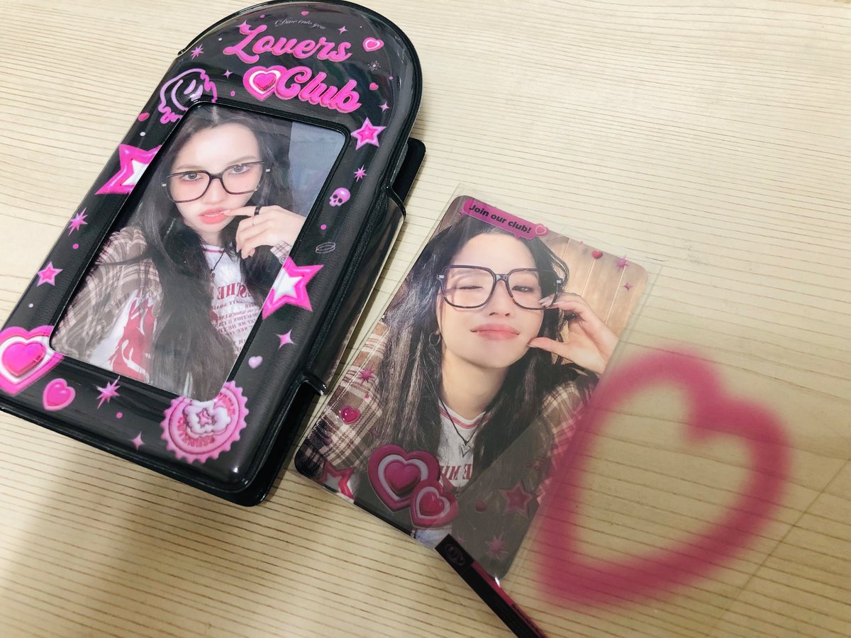 <a href="/my_achromatic/">Achromatic</a> 

실물 완전 이쁜 포카홀더북..💖