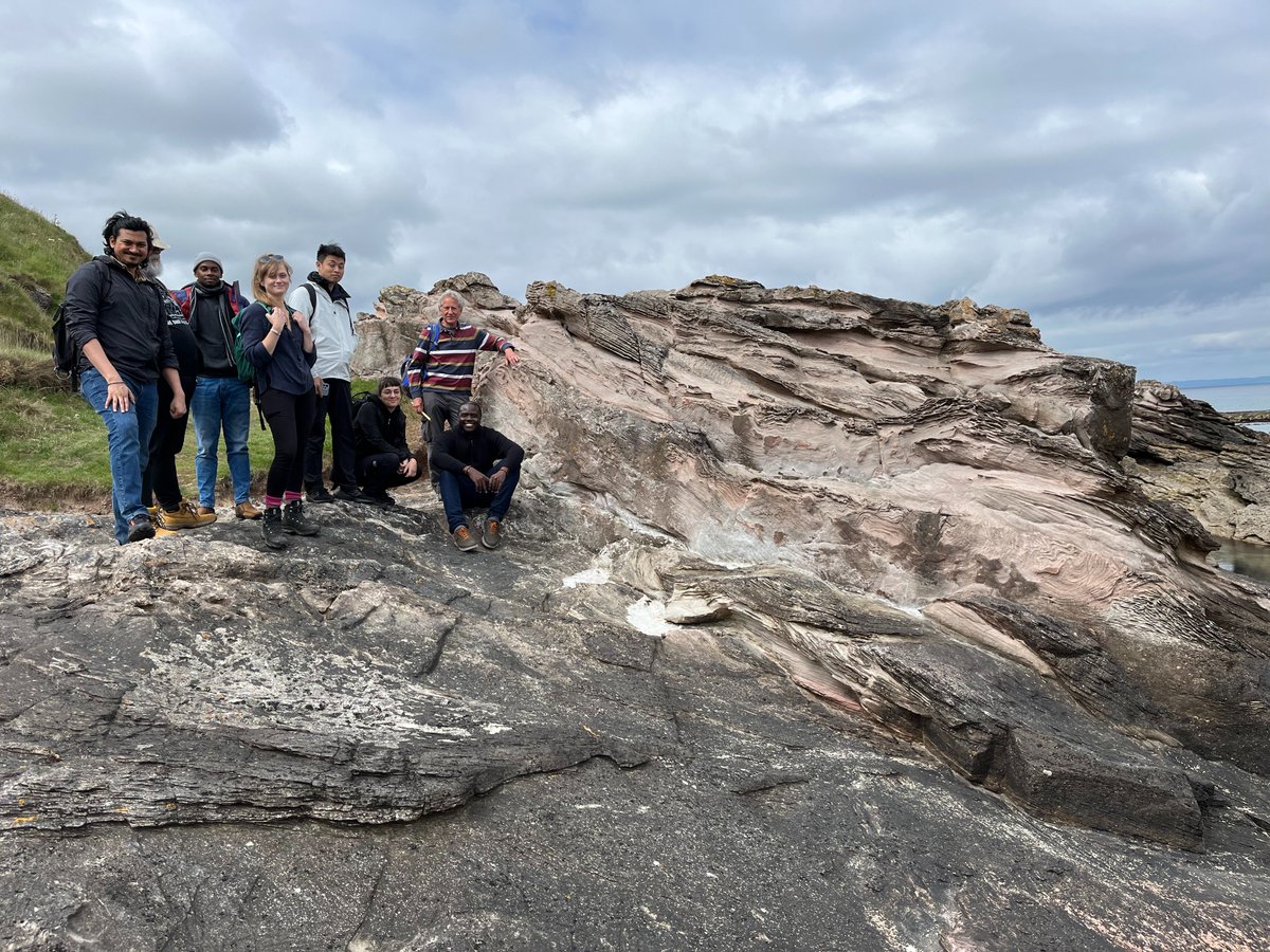 DeepWaterHWU's tweet photo. Great day out in the field yesterday with the SeisStratSed group, looking at Carboniferous clastics and volcanics/volcaniclastics between Canty Bay and North Berwick https://t.co/4YK8Yb7BST