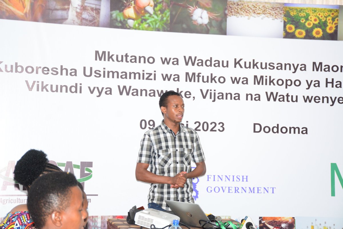 ANSAFForum's tweet photo. Bw. Jacob Kanka kutoka @LSFTanzania , anasema "Tunapendekeza kuwe na mpangilio mzuri wa kuwajengea uwezo wanufaika kabla ya kupokea mikopo hiyo.  Pia tunapendekeza vikundi viwe na malengo na wazo la biashara kabla ya kufika kupokea mikopo." https://t.co/F7MRxGpgQL