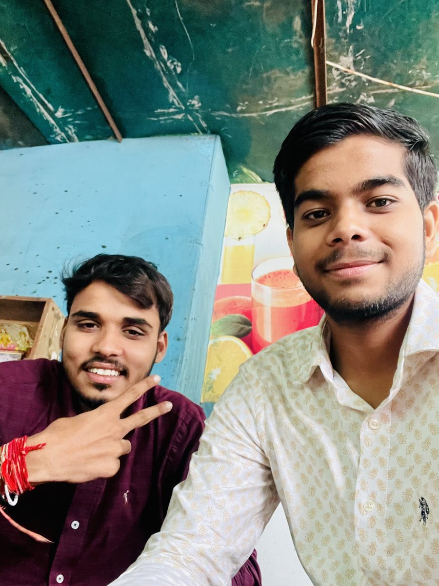 Vishalsharma_ru's tweet photo. भाई को जन्मदिन की हार्दिक शुभकामनाएँ।🎂💐❤️ @ShubhandraN https://t.co/IOxIjsGpuq